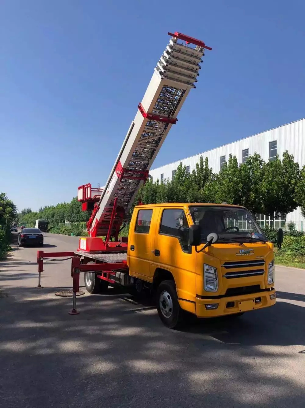 怀化附近的云梯车出租服务：轻松解决高空作业需求